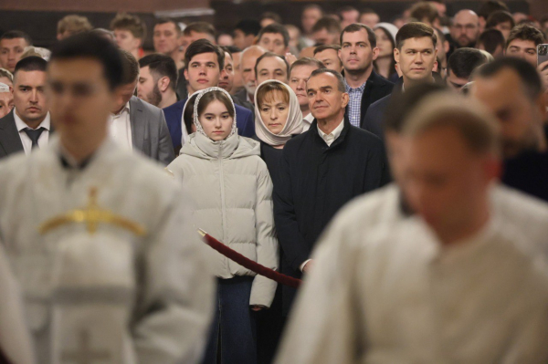 Вениамин Кондратьев принимает участие в пасхальном богослужении в Свято-Екатерининском кафедральном соборе Вениамин Кондратьев принимает участие в пасхальном богослужении в Свято-Екатерининском кафедральном соборе