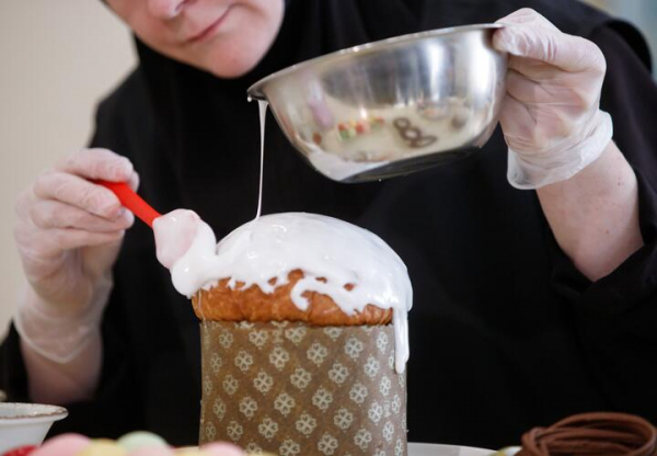 
Полезнее и вкуснее: чем заменить сахарную глазурь на куличе
