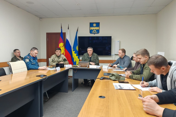 С начала ликвидации ЧС с береговой полосы убрали почти 64 тысячи тонн загрязненного грунта С начала ликвидации ЧС с береговой полосы убрали почти 64 тысячи тонн загрязненного грунта