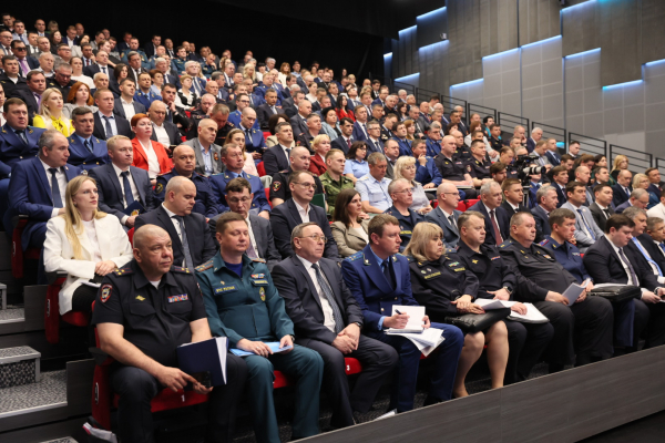 Вениамин Кондратьев поручил проверить безопасность детских здравниц региона