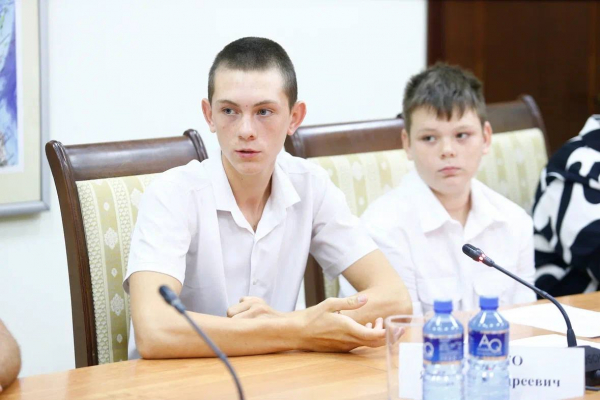 Александр Власов наградил орденами казаков-дружинников и двух школьников за активную гражданскую позицию