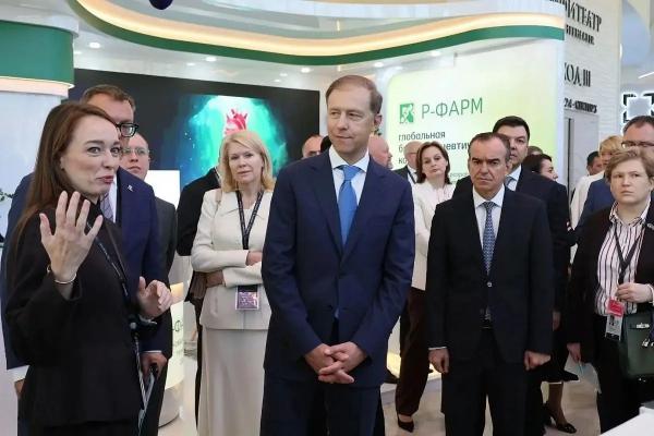 
Денис Мантуров оценил разработки ученых Краснодарского края на выставочной экспозиции форума &laquo;Биопром&raquo; в Геленджике                    