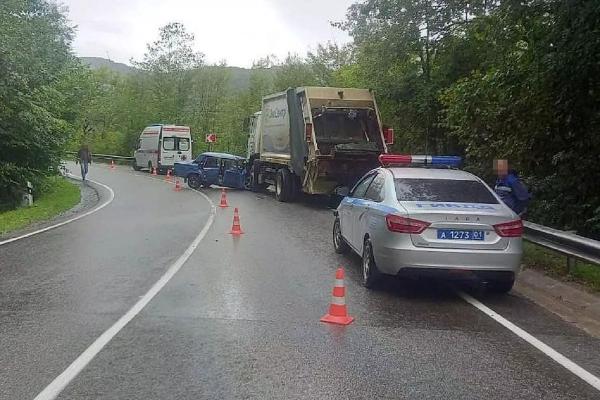Два человека погибли в лобовом ДТП с грузовиком на дороге к Кавказскому заповеднику
Два человека погибли в лобовом ДТП с грузовиком на дороге к Кавказскому заповеднику