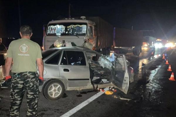 Две женщины и ребенок погибли в ДТП с КамАЗом в Краснодарском крае
Две женщины и ребенок погибли в ДТП с КамАЗом в Краснодарском крае
