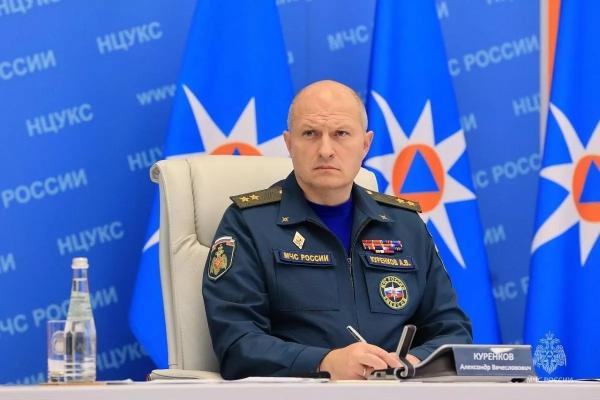 
Глава МЧС России Александр Куренков потребовал дисциплины в работе и ускорения сроков ликвидации последствий ЧС                    