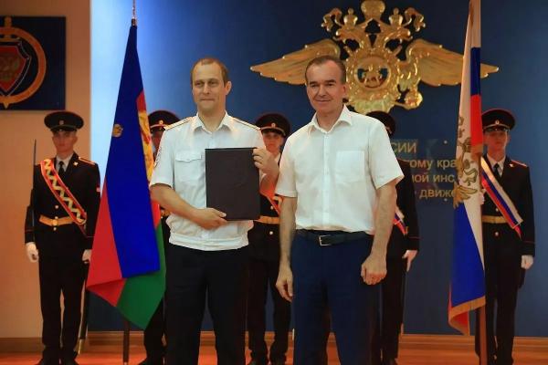 Губернатор Кубани Вениамин Кондратьев наградил лучших сотрудников Госавтоинспекции региона
Губернатор Кубани Вениамин Кондратьев наградил лучших сотрудников Госавтоинспекции региона