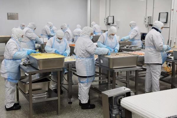 
Губернатор Кубани Вениамин Кондратьев посетил предприятие по производству готовой еды в Краснодаре                    