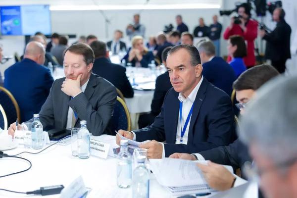 Губернатор Кубани Вениамин Кондратьев в Москве принимает участие в семинаре-совещании по развитию экспорта
Губернатор Кубани Вениамин Кондратьев в Москве принимает участие в семинаре-совещании по развитию экспорта