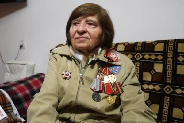 Губернатор Вениамин Кондратьев поздравил с вековым юбилеем ветерана Великой Отечественной из Краснодара
Губернатор Вениамин Кондратьев поздравил с вековым юбилеем ветерана Великой Отечественной из Краснодара