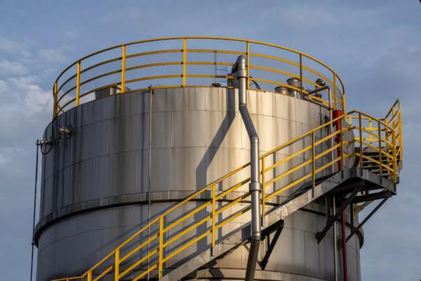Инженеры создали компактный и недорогой прибор для измерения уровня нефти в резервуарах
Инженеры создали компактный и недорогой прибор для измерения уровня нефти в резервуарах