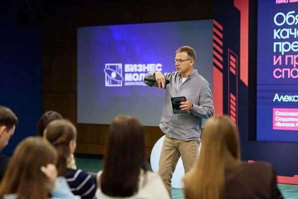 Молодежь открывает бизнес: как стать успешным в 20 лет
Молодежь открывает бизнес: как стать успешным в 20 лет