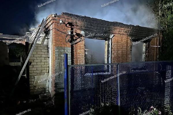 
На Кубани женщина погибла при пожаре в доме из-за непотушенной сигареты                    