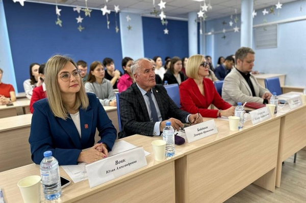 Победители грантовых конкурсов встретились с анапскими студентами
Победители грантовых конкурсов встретились с анапскими студентами