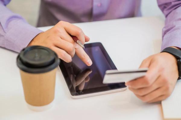 В Госдуму внесли законопроект о страховании средств на электронных кошельках
В Госдуму внесли законопроект о страховании средств на электронных кошельках