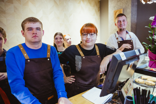 В Краснодаре открыли инклюзивное кафе, где работают люди с ментальными нарушениями