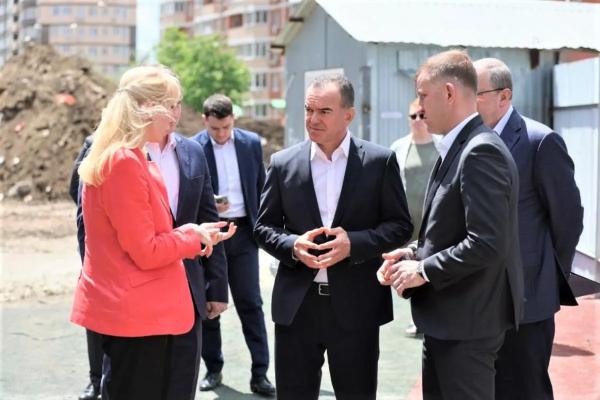 
В Краснодаре строят большую поликлинику на улице Петра Метальникова                     