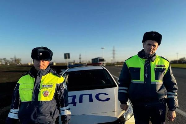 В Тимашевске сотрудники Госавтоинспекции оказали помощь водителю с инсультом
В Тимашевске сотрудники Госавтоинспекции оказали помощь водителю с инсультом