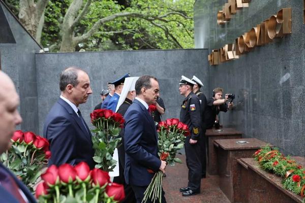 Вениамин Кондратьев: «Память о Великой Победе, доставшейся нам столь дорогой ценой, будет жить вечно»
Вениамин Кондратьев: «Память о Великой Победе, доставшейся нам столь дорогой ценой, будет жить вечно»