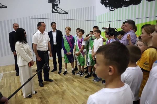 Вениамин Кондратьев посетил физкультурно-спортивный комплекс «Стань чемпионом» в Геленджике
Вениамин Кондратьев посетил физкультурно-спортивный комплекс «Стань чемпионом» в Геленджике