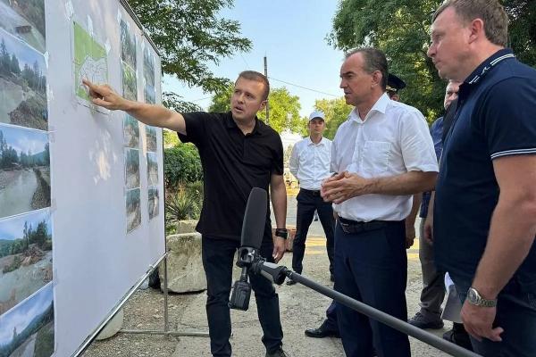 
Вениамин Кондратьев проинспектировал работы по ликвидации последствий ЧС в Туапсинском муниципальном округе                    