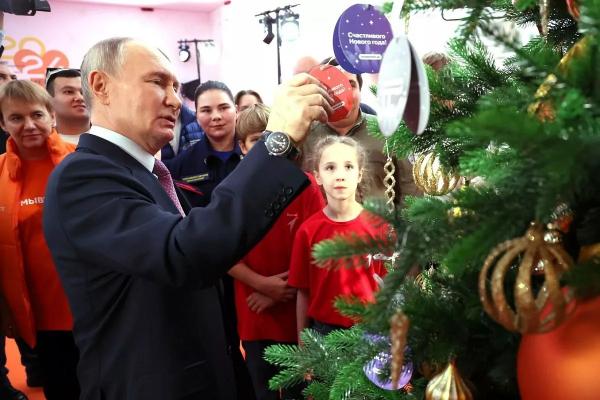 Владимир Путин дал старт Всероссийской акции «Елка желаний»
Владимир Путин дал старт Всероссийской акции «Елка желаний»